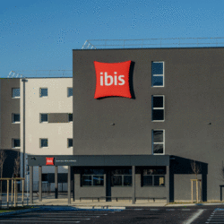 iBiS-Hotel-SaintPaulTroisChateaux-ByGuillaumeEtLaurie23-accor-StPaul3Chateaux-Chambre-Restaurant-Piscine-Provence-Drome-HD-3